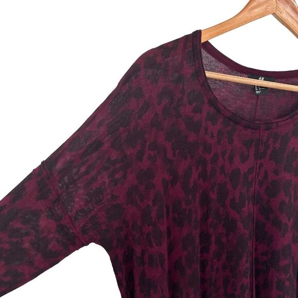 H&M burgundy and black animal print slouchy lightweight sweater size large - Picture 2 of 5